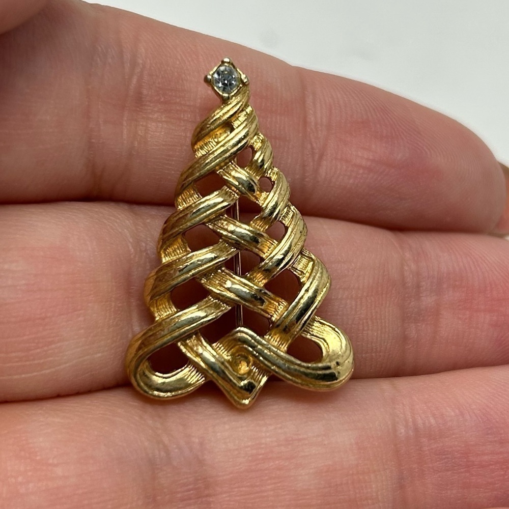 Vintage Avon Small Gold Tone Knotted Tree Brooch with Rhinestone Topper
